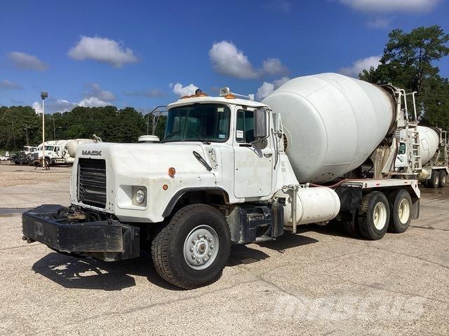 Mack DM690S Ďalšie nákladné vozidlá