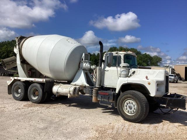 Mack DM690S Ďalšie nákladné vozidlá
