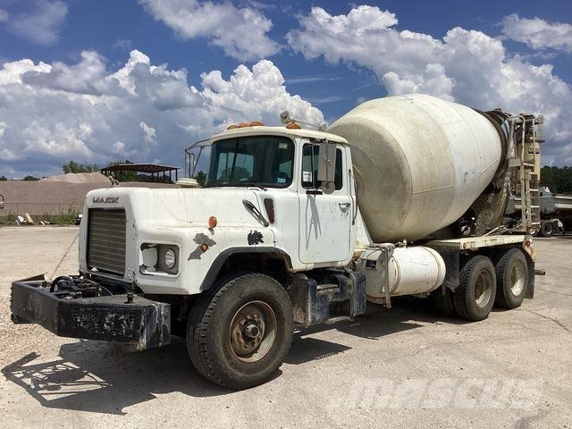 Mack DM690S Ďalšie nákladné vozidlá