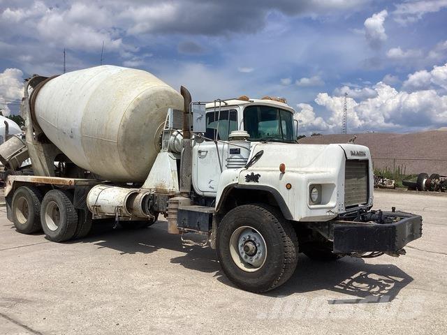 Mack DM690S Ďalšie nákladné vozidlá