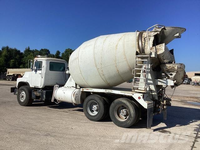 Mack DM690S Ďalšie nákladné vozidlá