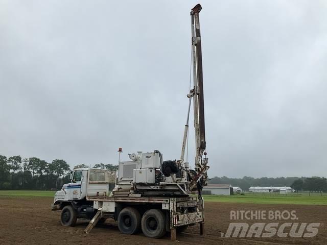 Mack DMM6906S Mobilná vrtná súprava