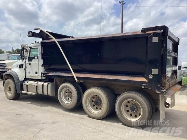 Mack GR64F Sklápače