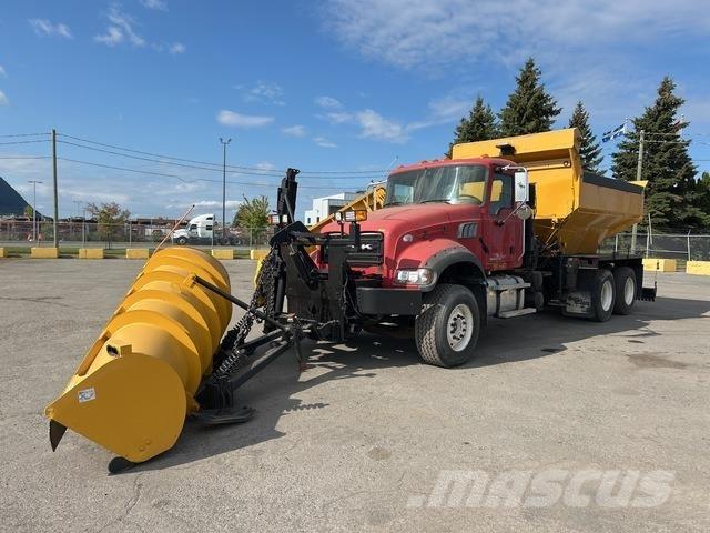 Mack GU433 Snežné pluhy, predné snežné radlice