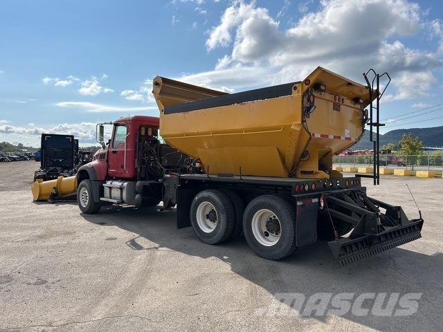 Mack GU433 Snežné pluhy, predné snežné radlice