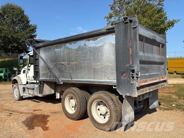 Mack GU713 Sklápače