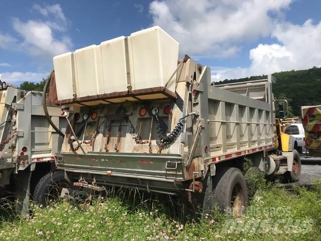 Mack GU713 Snežné pluhy, predné snežné radlice