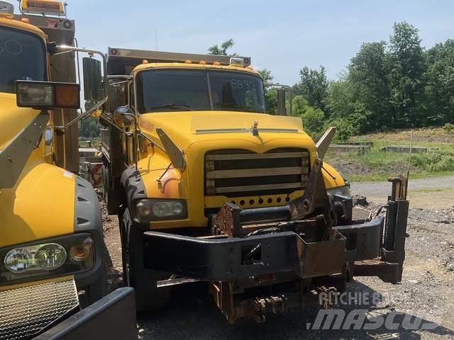 Mack GU713 Snežné pluhy, predné snežné radlice