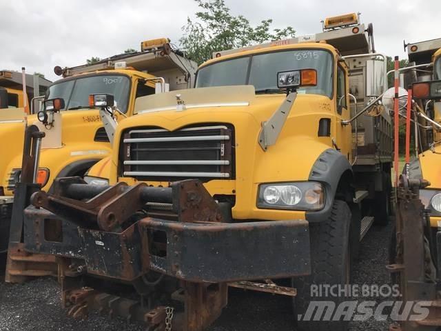 Mack GU713 Sklápače