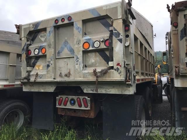Mack GU713 Sklápače