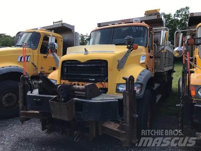 Mack GU713 Sklápače