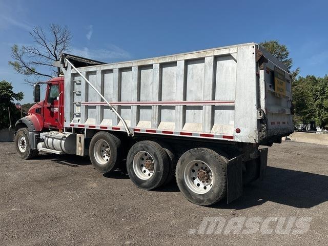Mack GU713 Sklápače