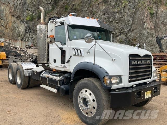 Mack GU713 Ťahače