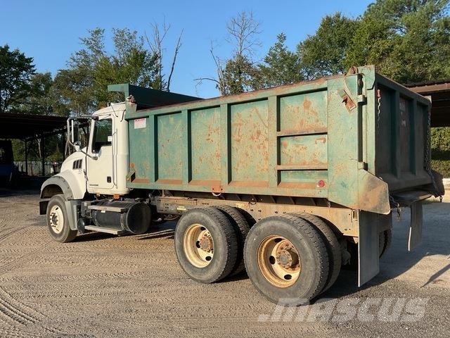 Mack GU713 Sklápače