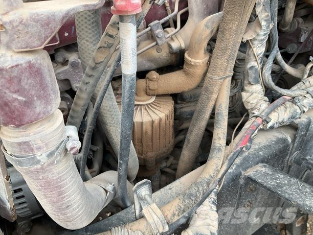 Mack GU713 Plošinové nákladné automobily/nákladné automobily so sklápacími bočnicami