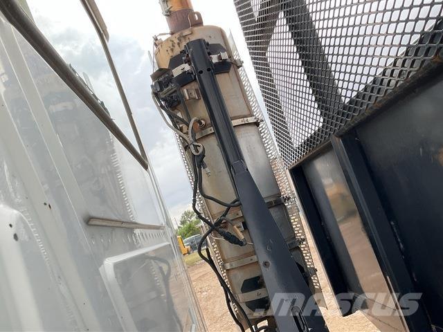 Mack GU713 Plošinové nákladné automobily/nákladné automobily so sklápacími bočnicami