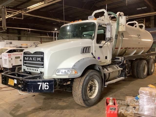 Mack GU813 Cisternové nákladné vozidlá