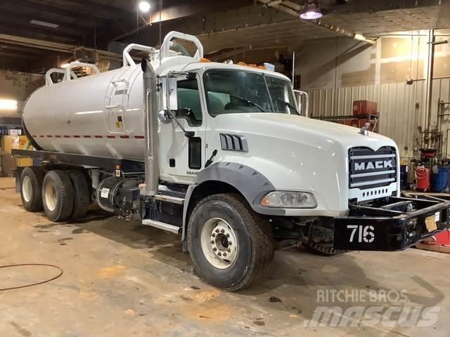 Mack GU813 Cisternové nákladné vozidlá