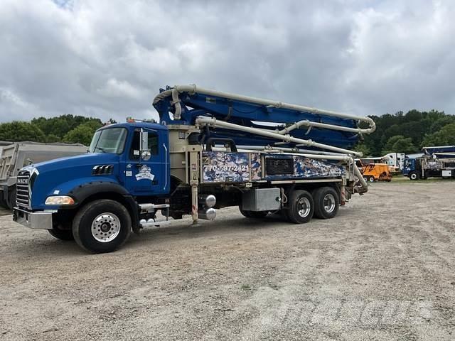 Mack GU813 Nákladné autá s čerpadlami betónu