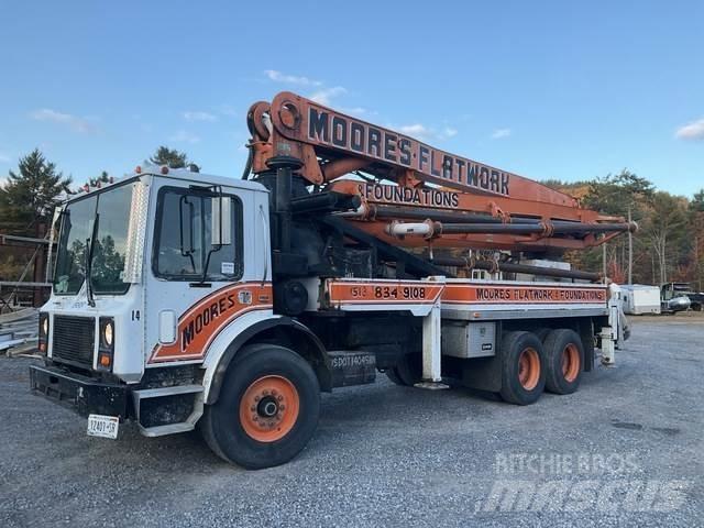 Mack MR688S Nákladné autá s čerpadlami betónu