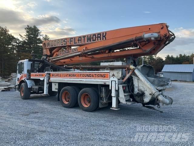 Mack MR688S Nákladné autá s čerpadlami betónu