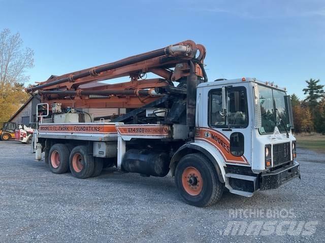 Mack MR688S Nákladné autá s čerpadlami betónu