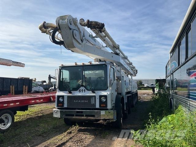 Mack MR688S Nákladné autá s čerpadlami betónu