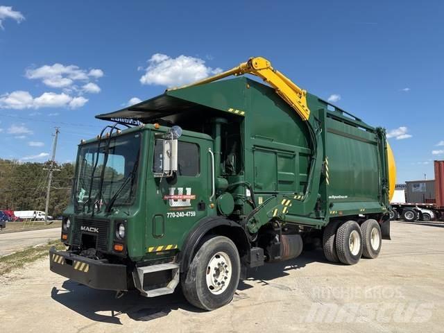 Mack MR690S Smetiarske vozidlá