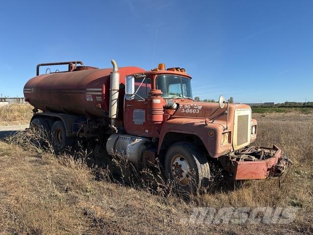 Mack R688ST Cisterny na vodu