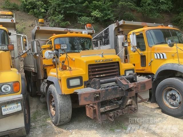 Mack RD600 Snežné pluhy, predné snežné radlice