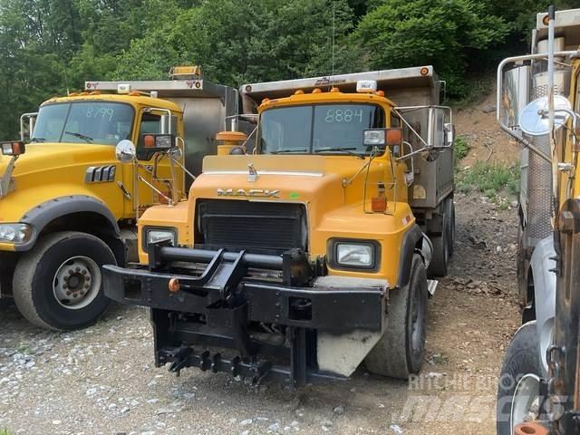 Mack RD688S Posýpače soli a piesku