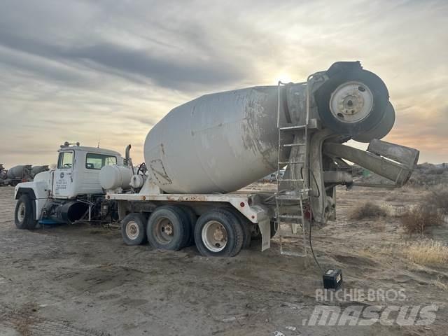 Mack RD690S Ďalšie nákladné vozidlá