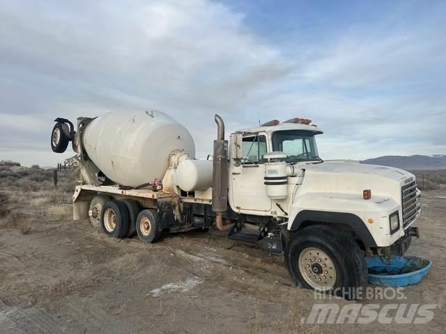 Mack RD690S Ďalšie nákladné vozidlá