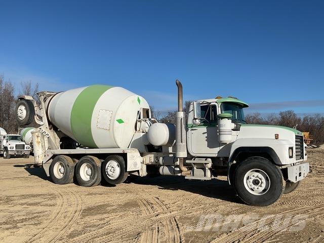 Mack RD690S Ďalšie nákladné vozidlá