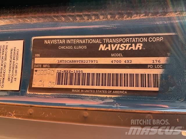 Navistar 4700 Autoplošiny