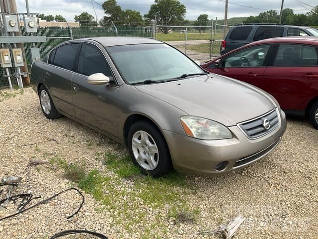 Nissan Altima Automobily