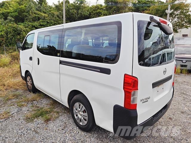 Nissan Caravan Minibusy