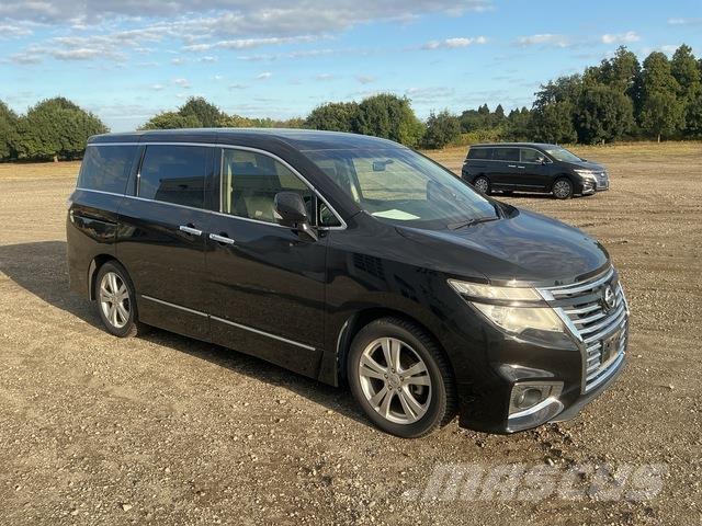 Nissan Elgrand Minibusy