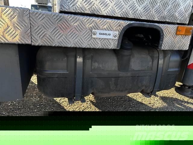 Nissan NT400 Autoplošiny