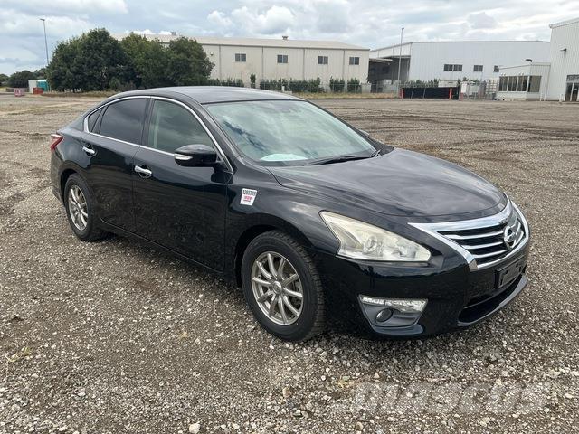 Nissan TEANA Automobily