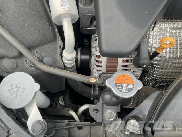 Nissan TEANA Automobily