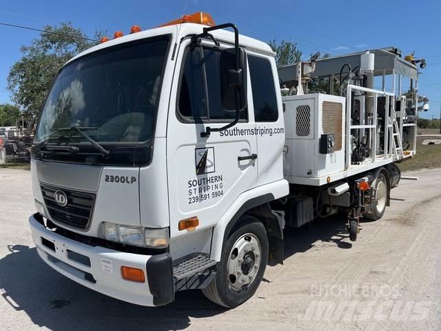 Nissan UD2300 Komunálne / Multi-úžitkové vozidlá