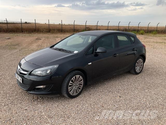 Opel Astra Automobily