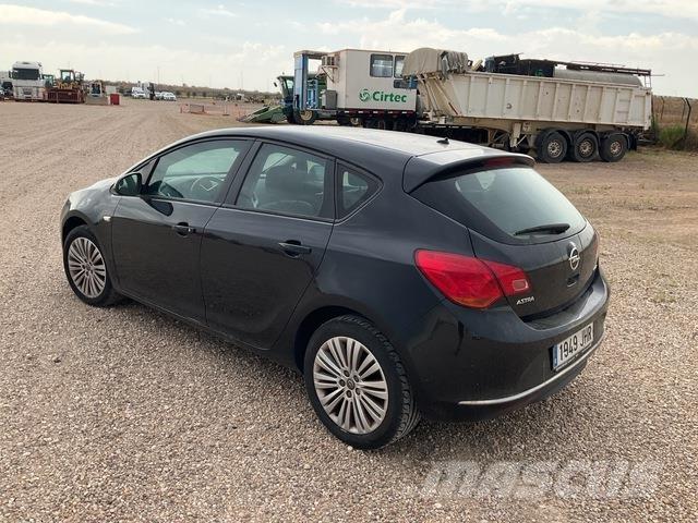 Opel Astra Automobily