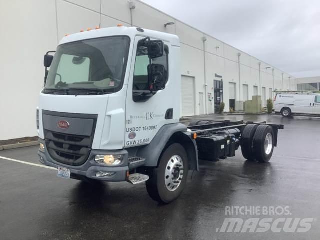 Peterbilt 220 Kabíny a interiér