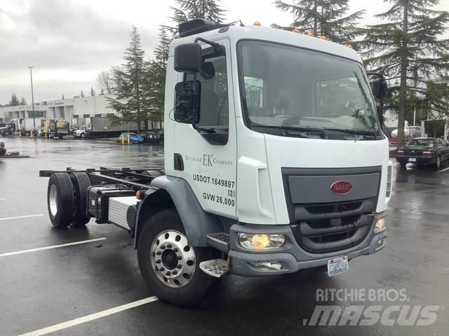 Peterbilt 220 Kabíny a interiér