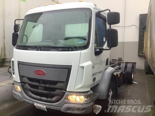Peterbilt 220 Kabíny a interiér