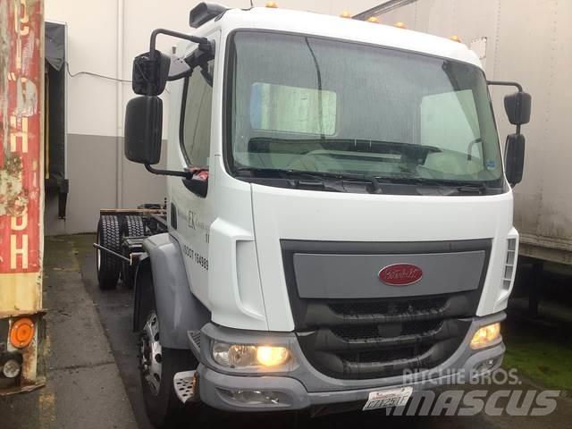 Peterbilt 220 Kabíny a interiér
