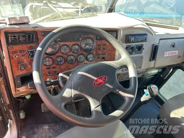 Peterbilt 335 Cisternové nákladné vozidlá