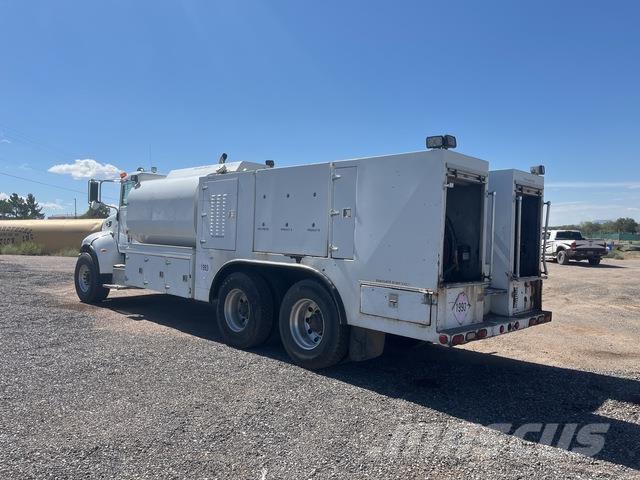 Peterbilt 335 Cisternové nákladné vozidlá